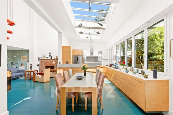 Paris XIV — Maison-atelier d’artistes avec 500m2 de jardin paysager et atelier indépendant