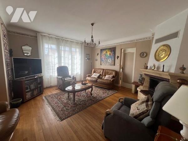 Maison individuelle, 4 chambres, 2 garages, jardin, véranda