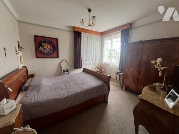 Maison individuelle, 4 chambres, 2 garages, jardin, véranda