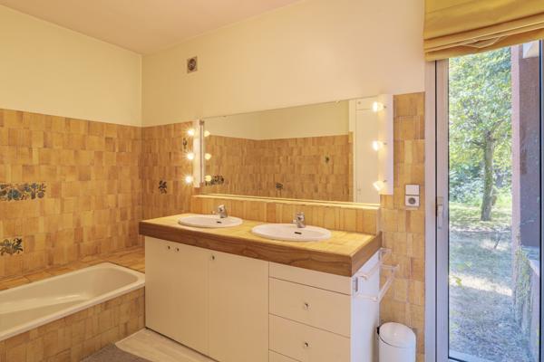 Maison 8 pièce(s) 7 chambre(s) 310 m²