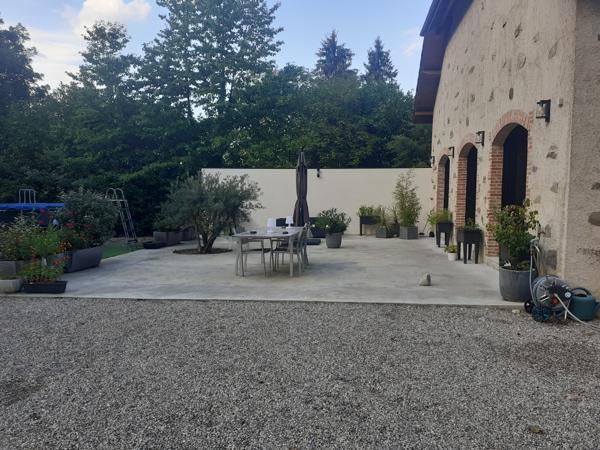 Bâtisse de charme rénovée 231 m2 sur 4200 m² de terrain