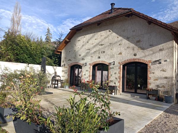 Bâtisse de charme rénovée 231 m2 sur 4200 m² de terrain