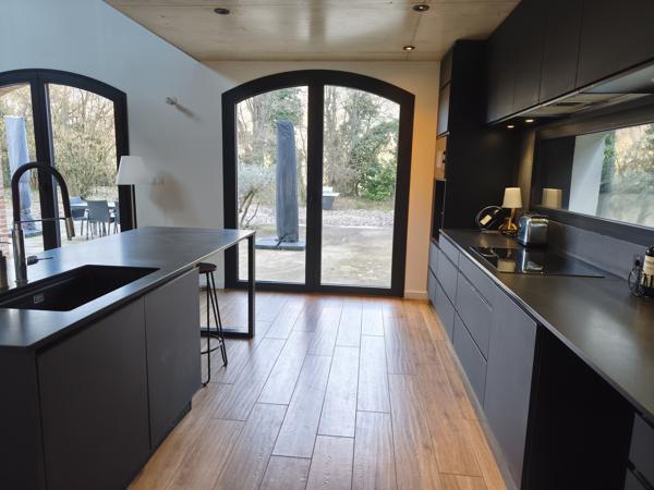 Bâtisse de charme rénovée 231 m2 sur 4200 m² de terrain