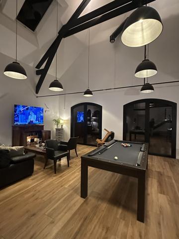 Bâtisse de charme rénovée 231 m2 sur 4200 m² de terrain