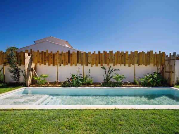 Maison contemporaine à vendre à L'ISLE SUR LA SORGUE (84), près de 170m2 4 chambres, jardin de près de 1250 m2 avec piscine