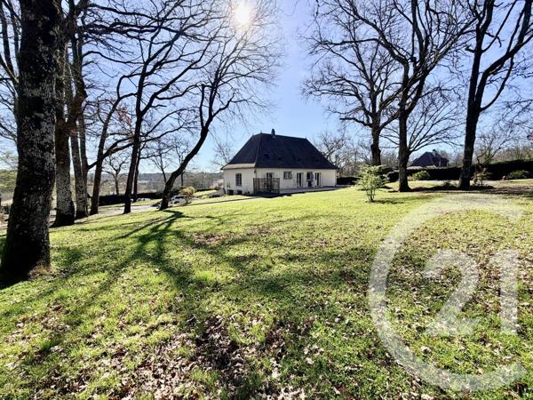 Maison à vendre  8 pièces - 215,50 m 2   SANILHAC  - 24