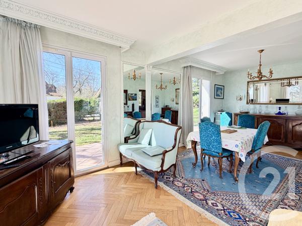 Maison à vendre  8 pièces - 215,50 m 2   SANILHAC  - 24