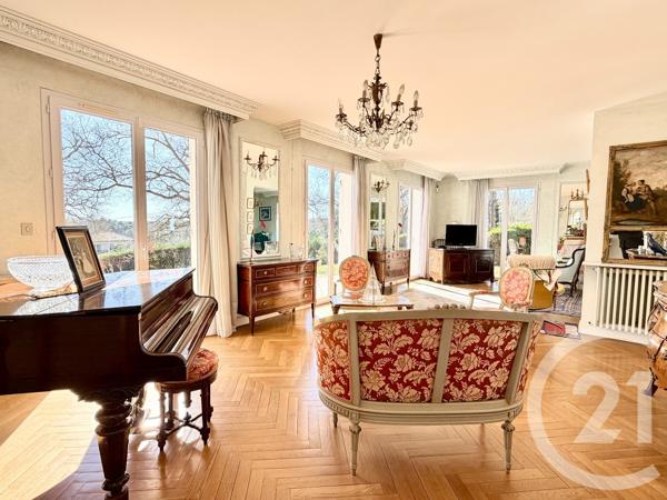 Maison à vendre  8 pièces - 215,50 m 2   SANILHAC  - 24