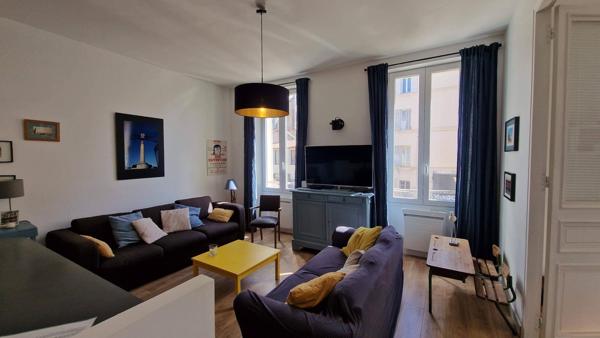T4 lumineux avec vue sur cour arborée et rue