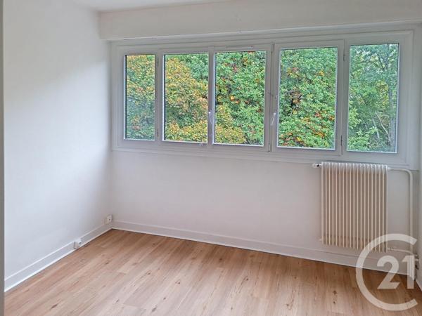 Appartement F6 à vendre  6 pièces - 119,32 m2 VAUX LE PENIL - 77