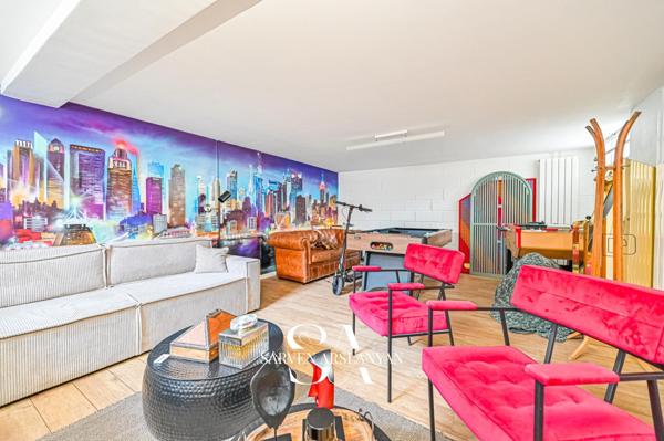 Une maison d’architecte à 500 m du métro, où l’élégance rencontre l’art de vivre.