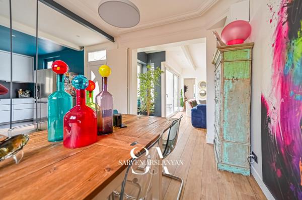 Une maison d’architecte à 500 m du métro, où l’élégance rencontre l’art de vivre.