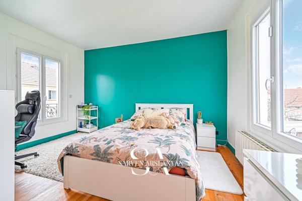 Une maison d’architecte à 500 m du métro, où l’élégance rencontre l’art de vivre.