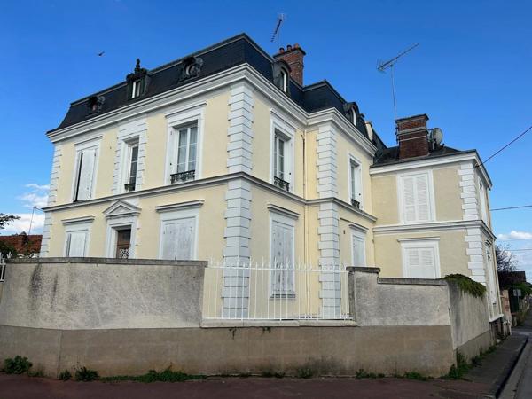 Location                                                      Appartement
                        
                     2 pièces                      30 m2                     à Nogent-le-Roi