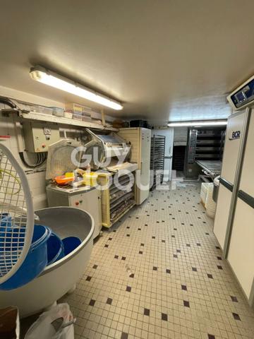 À vendre Local commercial + Appartement en duplex, centre de Baud