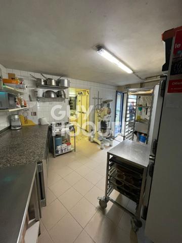 À vendre Local commercial + Appartement en duplex, centre de Baud