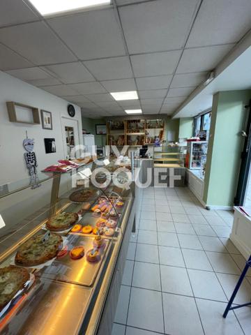 À vendre Local commercial + Appartement en duplex, centre de Baud