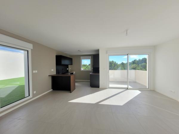 Appartement
         4 pièces
        - 75 m² 469 000 € *
