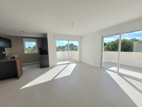 Appartement
         4 pièces
        - 75 m² 469 000 € *