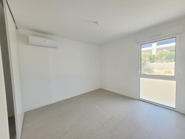 Appartement
         4 pièces
        - 75 m² 469 000 € *