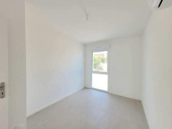 Appartement
         4 pièces
        - 75 m² 469 000 € *