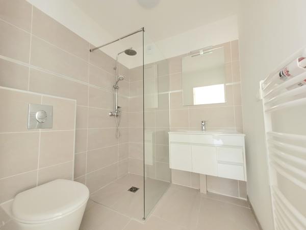 Appartement
         4 pièces
        - 75 m² 469 000 € *