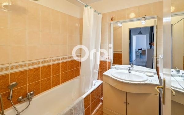 Appartement à vendre    2 pièces • 49,48 m2 Cogolin