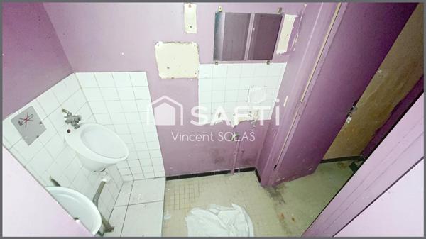 Exclusivité - Immeuble Commercial à Rénover en Habitation - 185m² - à CHAMPS ST PERE