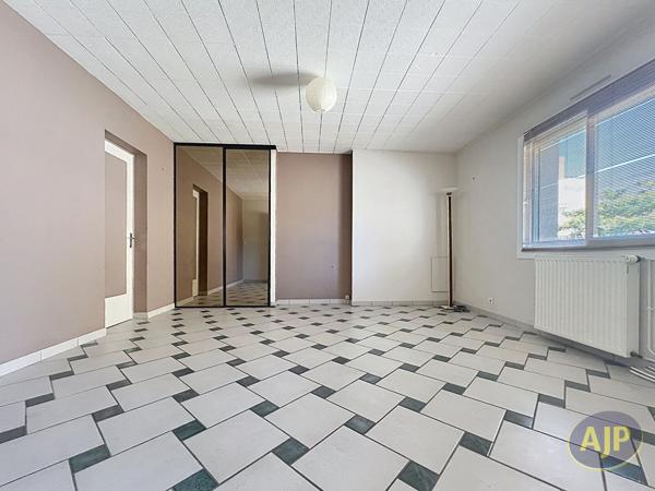 Maison à vendre Segre - 8 pièces, 230m² avec 6 chambre(s) à 273 000€ - AJP Immobilier Segré