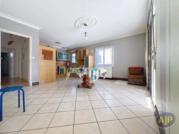 Maison à vendre Segre - 8 pièces, 230m² avec 6 chambre(s) à 273 000€ - AJP Immobilier Segré