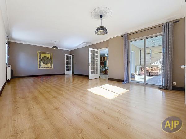Maison à vendre Segre - 8 pièces, 230m² avec 6 chambre(s) à 273 000€ - AJP Immobilier Segré