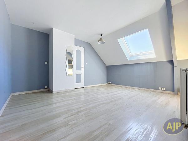 Maison à vendre Segre - 8 pièces, 230m² avec 6 chambre(s) à 273 000€ - AJP Immobilier Segré