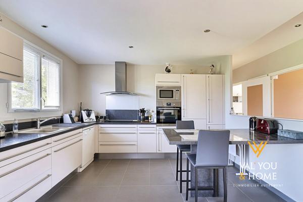 Maison familiale à Saint-Genis-Laval : Volumes généreux, cadre rassurant et transports immédiats