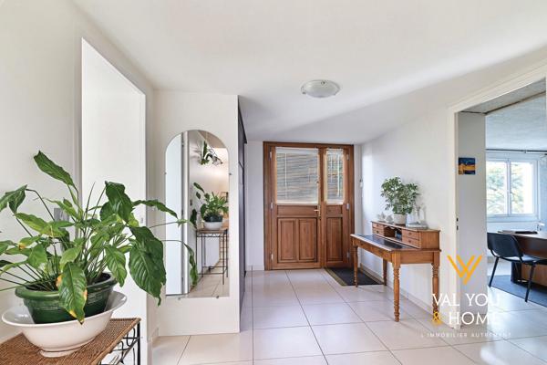 Maison familiale à Saint-Genis-Laval : Volumes généreux, cadre rassurant et transports immédiats