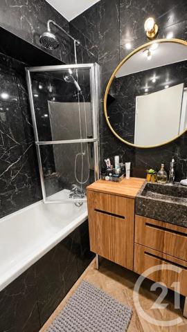 Appartement F3 à vendre  3 pièces - 65 m 2   PARIS  - 75018