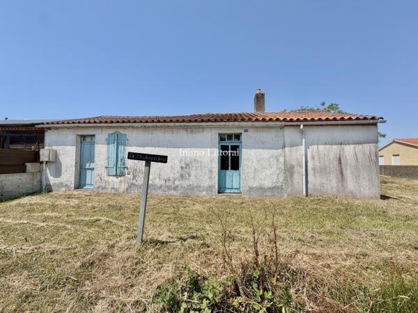 MAISON ANCIENNE AVEC GRANDES DÉPENDANCES Sainte-Foy (85150)