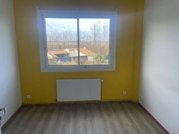 MONTAIGU-VENDEE / Location Local professionnel 315 m²