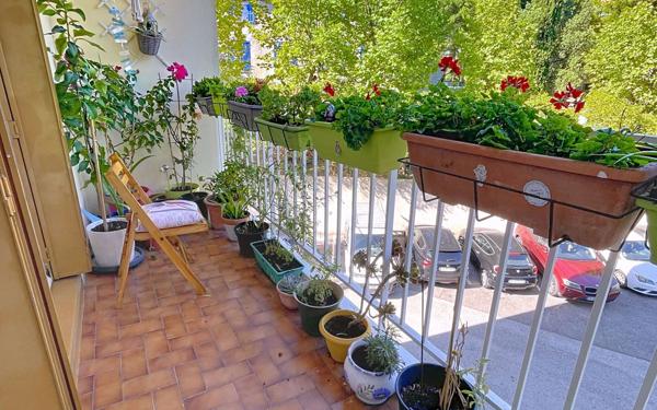 Appartement à vendre    3 pièces • 61 m2 Marseille 12