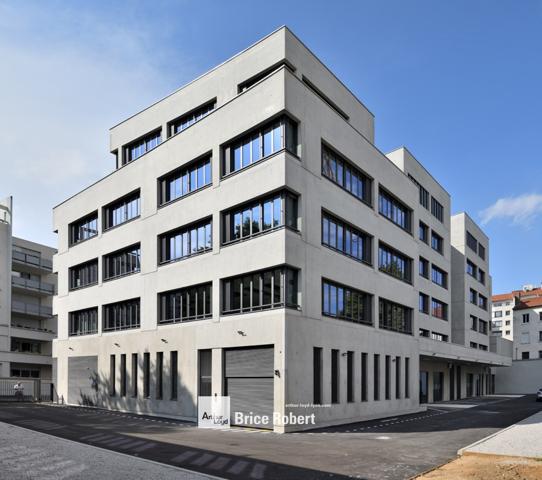 Bureaux neufs à louer à Villeurbanne grande visibilité et parking sur site