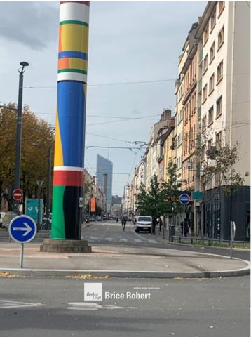 Bureaux neufs à louer à Villeurbanne grande visibilité et parking sur site