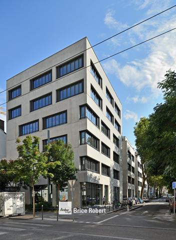 Bureaux neufs à louer à Villeurbanne grande visibilité et parking sur site