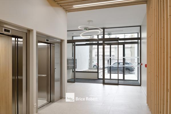 Bureaux neufs à louer à Villeurbanne grande visibilité et parking sur site