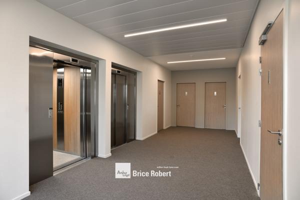 Bureaux neufs à louer à Villeurbanne grande visibilité et parking sur site