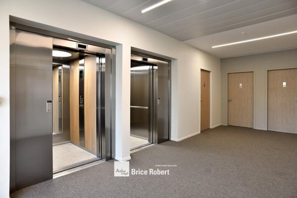 Bureaux neufs à louer à Villeurbanne grande visibilité et parking sur site