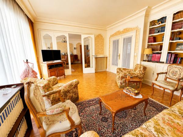 Appartement 8 pièce(s) 4 chambre(s) 165 m²