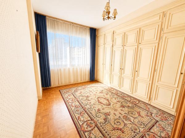 Appartement 8 pièce(s) 4 chambre(s) 165 m²