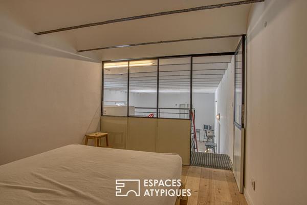 Atelier avec mezzanine, cour privative et stationnement