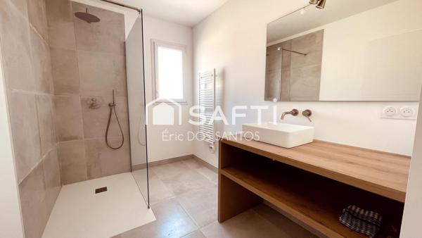 Maison neuve DPE A avec 3 chambres, terrain 1 200 m² et garages, à deux pas des grands axes