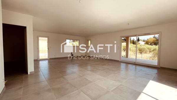 Maison neuve DPE A avec 3 chambres, terrain 1 200 m² et garages, à deux pas des grands axes