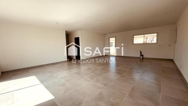 Maison neuve DPE A avec 3 chambres, terrain 1 200 m² et garages, à deux pas des grands axes